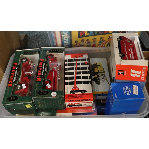 381 - Collection of good quality diecast model vehicles Fire Engines and Fire related vehicles to include:... 