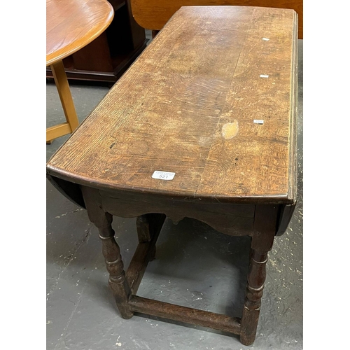 521 - 17th century style oak gate leg table. (B.P. 21% + VAT)