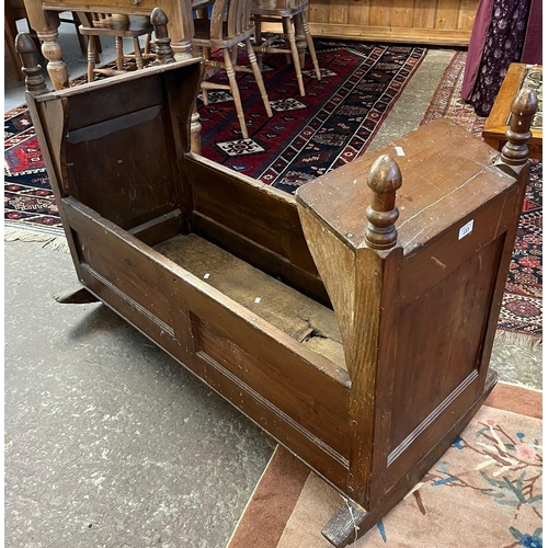 537 - 19th century pine baby's rocking crib/cradle.  (B.P. 21% + VAT)