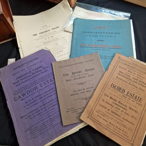 128 - Collection of interesting ephemera relating to mainly early 20th century auction catalogues to inclu... 