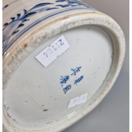 190 - 19th century Chinese export porcelain blue and white sleeve vase decorated with figures on a bridge,... 