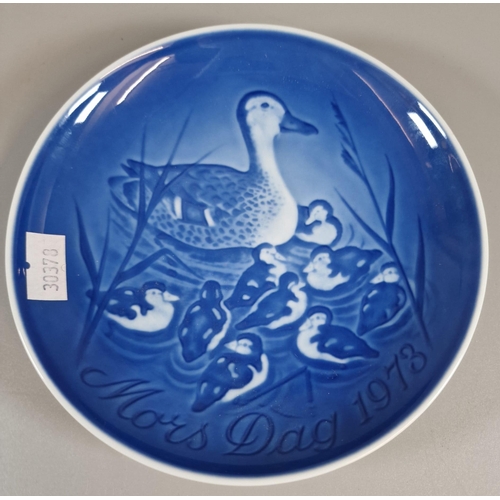 229 - Royal Copenhagen porcelain dish 'Mother's Day 1973'. (B.P. 21% + VAT)