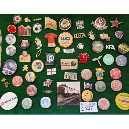 237 - Collection of vintage and other badges to include: St John Ambulance, The Jimi Hendrix Experience, W... 