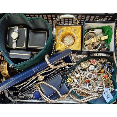 239 - Collection of vintage and other jewellery to include: tennis bracelets, watches, hardstone bracelets... 