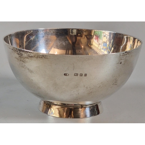 261 - George V silver pedestal bowl, possibly by Charles Edwards, London 1923. 10cm diameter approx. 4.5 t... 