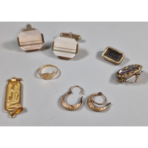 285 - Collection of jewellery to include: pair of cufflinks, two Georgian design yellow metal brooches, ba... 