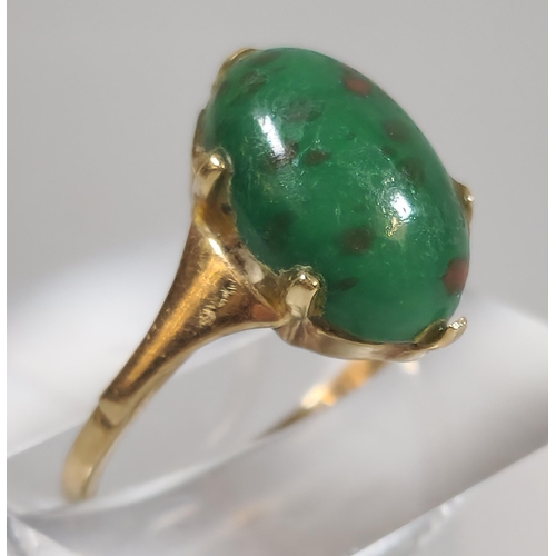 303 - 9ct gold dress ring inset with green cabochon stone. 2.2g approx. Size M1/2. (B.P. 21% + VAT)