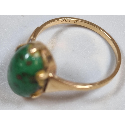 303 - 9ct gold dress ring inset with green cabochon stone. 2.2g approx. Size M1/2. (B.P. 21% + VAT)