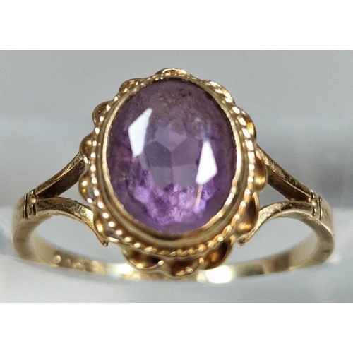 306 - 9ct gold and purple stone dress ring. 2.2g approx. Size M. (B.P. 21% + VAT)