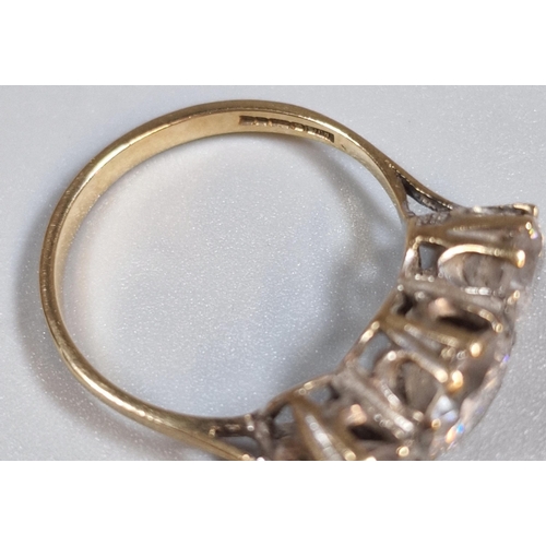 313 - 9ct gold clear three stone dress ring. 3.4g approx. Size O. (B.P. 21% + VAT)