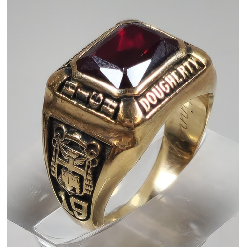 317 - 10K gold Jostens Brand American college ring for Cardinal Dougherty High School and dated 1984, inse... 