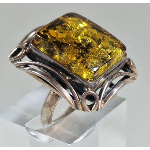 321 - Silver and Baltic amber dress ring. 12.5g approx. Size M. (B.P. 21% + VAT)