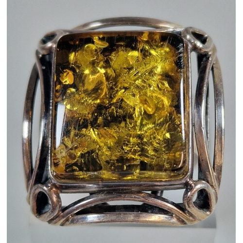 321 - Silver and Baltic amber dress ring. 12.5g approx. Size M. (B.P. 21% + VAT)