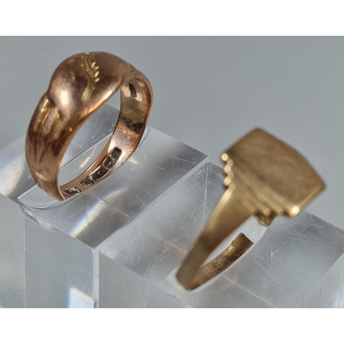 323 - 9ct gold signet ring together with another 9ct gold ring. Total weight 7.5g approx. (2) (B.P. 21% + ... 