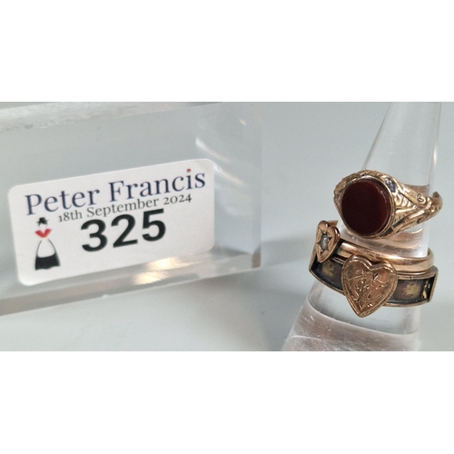 325 - 9ct gold heart shaped ring. 2.6g approx. Together with 9ct gold hardstone signet ring. 1.4g approx. ... 