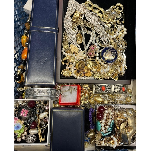 351 - Collection of vintage and other jewellery: necklaces, bangles, bracelets, earrings etc. (B.P. 21% + ... 