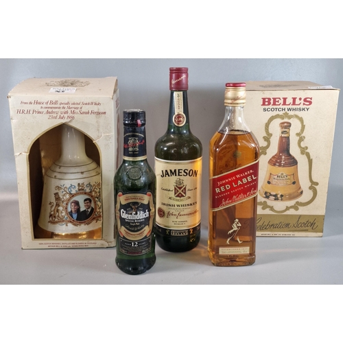 368 - Five bottles of Whisky to include: small 35cl Glenfiddich Single Malt 40% vol., Jameson Irish Whiske... 