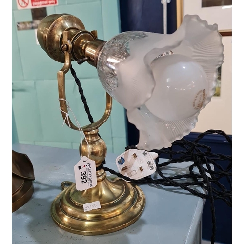 392 - Good quality brass gimbled table lamp with frilled glass shade on a circular stepped base. (B.P. 21%... 