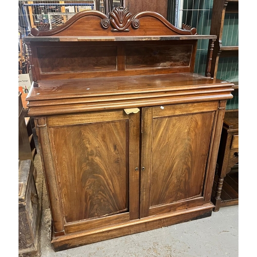 426 - Victorian mahogany chiffonier, having moulded arche back with over shelf and turned pillars above tw... 