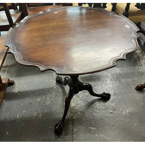 491 - 18th century style piecrust edge snap top pedestal table with gun barrel column on three claw and ba... 