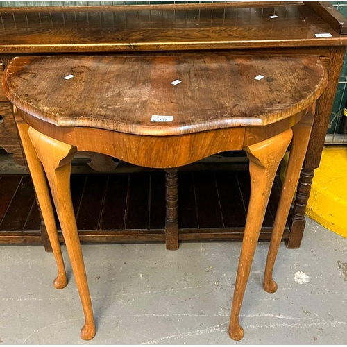 567 - Mid century walnut hall table on cabriole legs. (B.P. 21% + VAT)