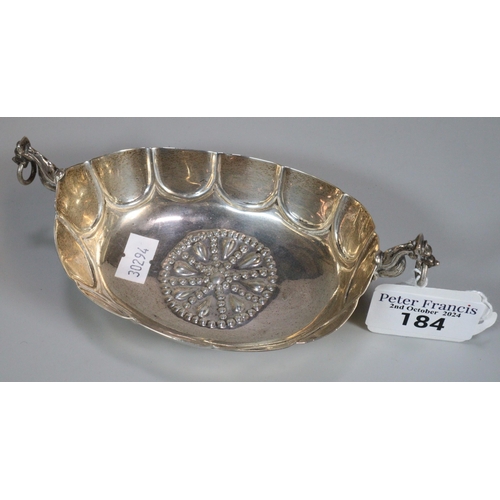 184 - George V silver dish in the form of a Viking boat. By Pairpoint Brothers London 1912. 3.84 troy oz a... 