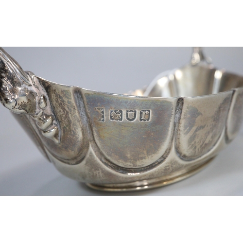 184 - George V silver dish in the form of a Viking boat. By Pairpoint Brothers London 1912. 3.84 troy oz a... 