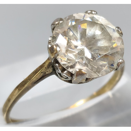 201 - 9ct gold clear stone solitaire design ring. 3g approx. Size O. (B.P. 21% + VAT)