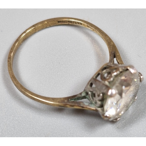 201 - 9ct gold clear stone solitaire design ring. 3g approx. Size O. (B.P. 21% + VAT)