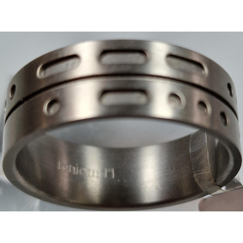 217 - Unusual modernist titanium Morse Code ring in 'Wave' ring box. Size S. (B.P. 21% + VAT)