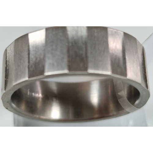 224 - Modernist design titanium ring. Size T1/2. (B.P. 21% + VAT)