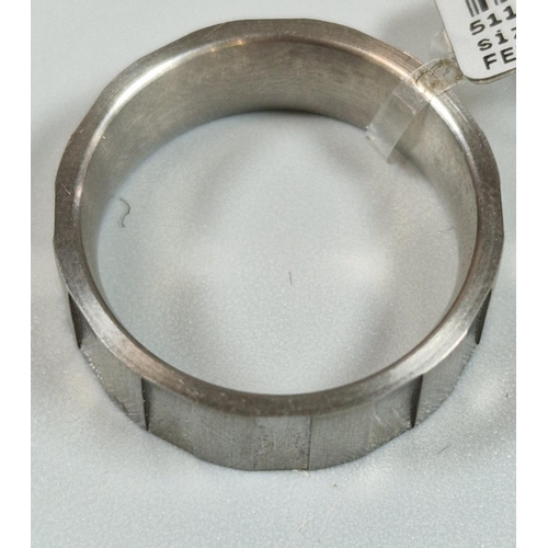 224 - Modernist design titanium ring. Size T1/2. (B.P. 21% + VAT)