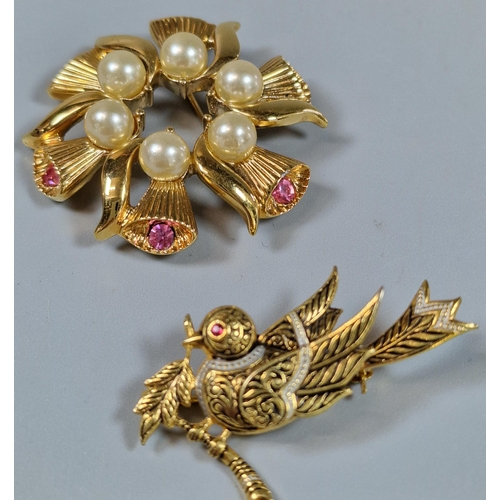 249 - Yellow metal brooch in the form of a bird together with another gold finish floral and pearl design ... 