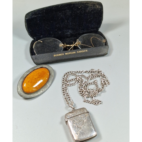 255 - Ruskin style vintage brooch together with a silver curb link chain with engraved vesta case fob. 1.0... 