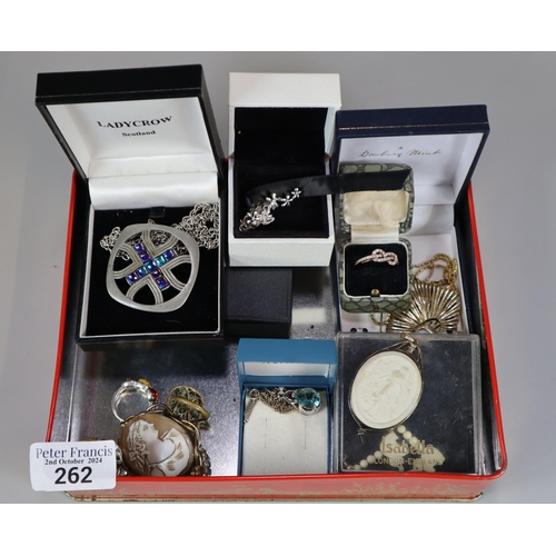 262 - Box of jewellery to include: dress rings, silver rings, portrait pendants, chains, cameo brooch, Pan... 