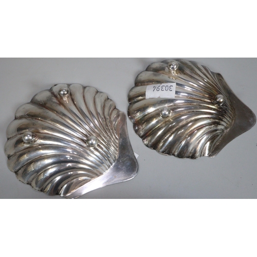 273 - Pair of George V silver shell shaped salts/dishes on three ball feet. Sheffield 1911. 2.3 troy oz ap... 