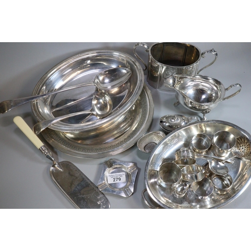 279 - Box of silver and silver plate to include: napkin rings (4.45 troy oz approx.), silver plated ladles... 