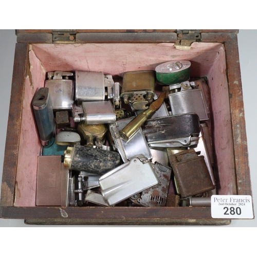 280 - Wooden box comprising assorted vintage lighters.  (B.P. 21% + VAT)