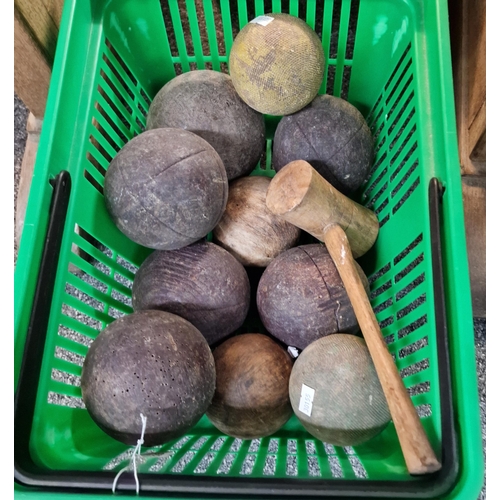 326 - Collection of rustic wooden balls with mallet.  (B.P. 21% + VAT)