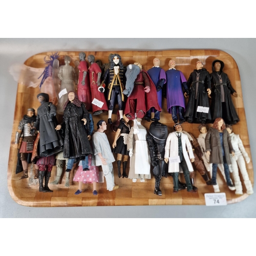 74 - Two trays of assorted modern Doctor Who figurines to include: various Doctors through the years etc.... 