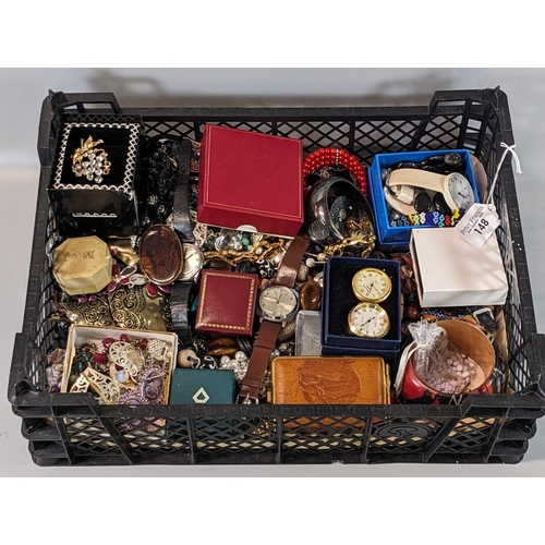 148 - Collection of dress and vintage jewellery to include: watches, necklaces, earrings, bangles, pendant... 