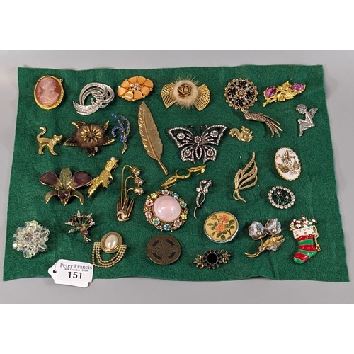 151 - Collection of vintage and other brooches. (B.P. 21% + VAT)