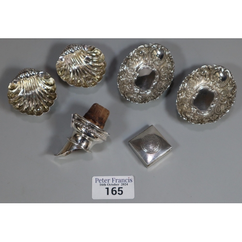 165 - Small collection of silver to include: pair of repousse salts and a pair of shell-shaped salts (1.4 ... 