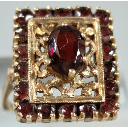 187 - 9ct gold and garnet dress ring. 5.9g approx. Ring size L 1/2. (B.P. 21% + VAT)