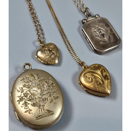 207 - Small collection of jewellery to include: silver locket and chain, 9ct gold heart locket and chain, ... 