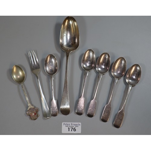 176 - Bag of silver to mainly include spoons, one 18th century with London hallmarks. Total weight 7.09 tr... 