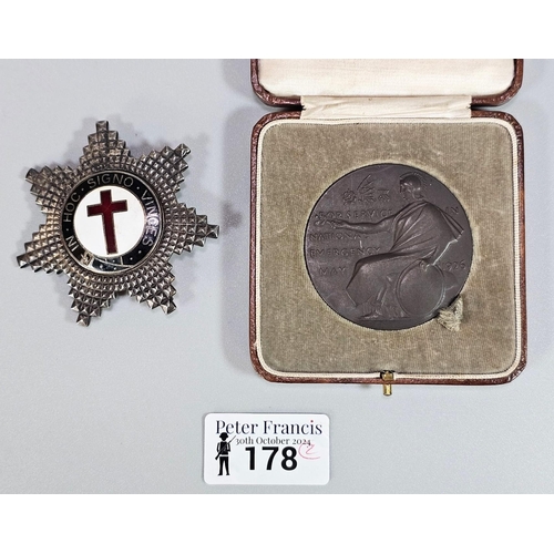 178 - Bronze commemorative medallion for Service in The National Emergency May 1926, cased. Together with ... 