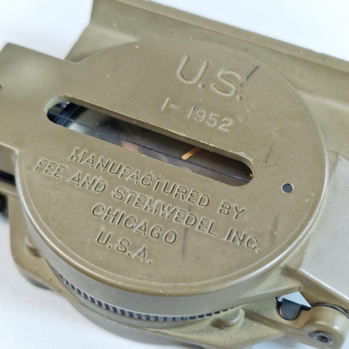 27 - US post WWII marching compass, manufactured by 'Fee and Stemwedel inc. Chicago USA', dated 1952 in l... 