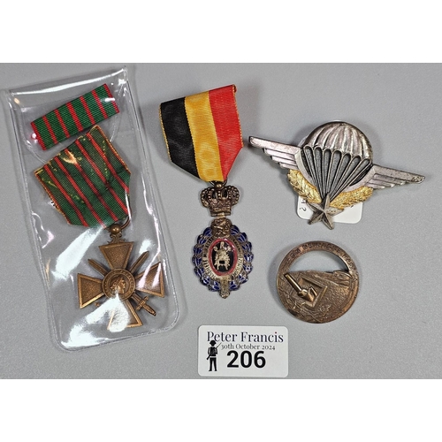 206 - French 1914-15 Croix De Guerre with ribbon, French Maginot Line 'On Ne Pas' badge together with a Be... 