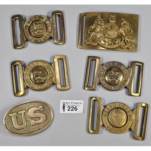 226 - Bag of assorted British Military brass belt buckles, various. (B.P. 21% + VAT)